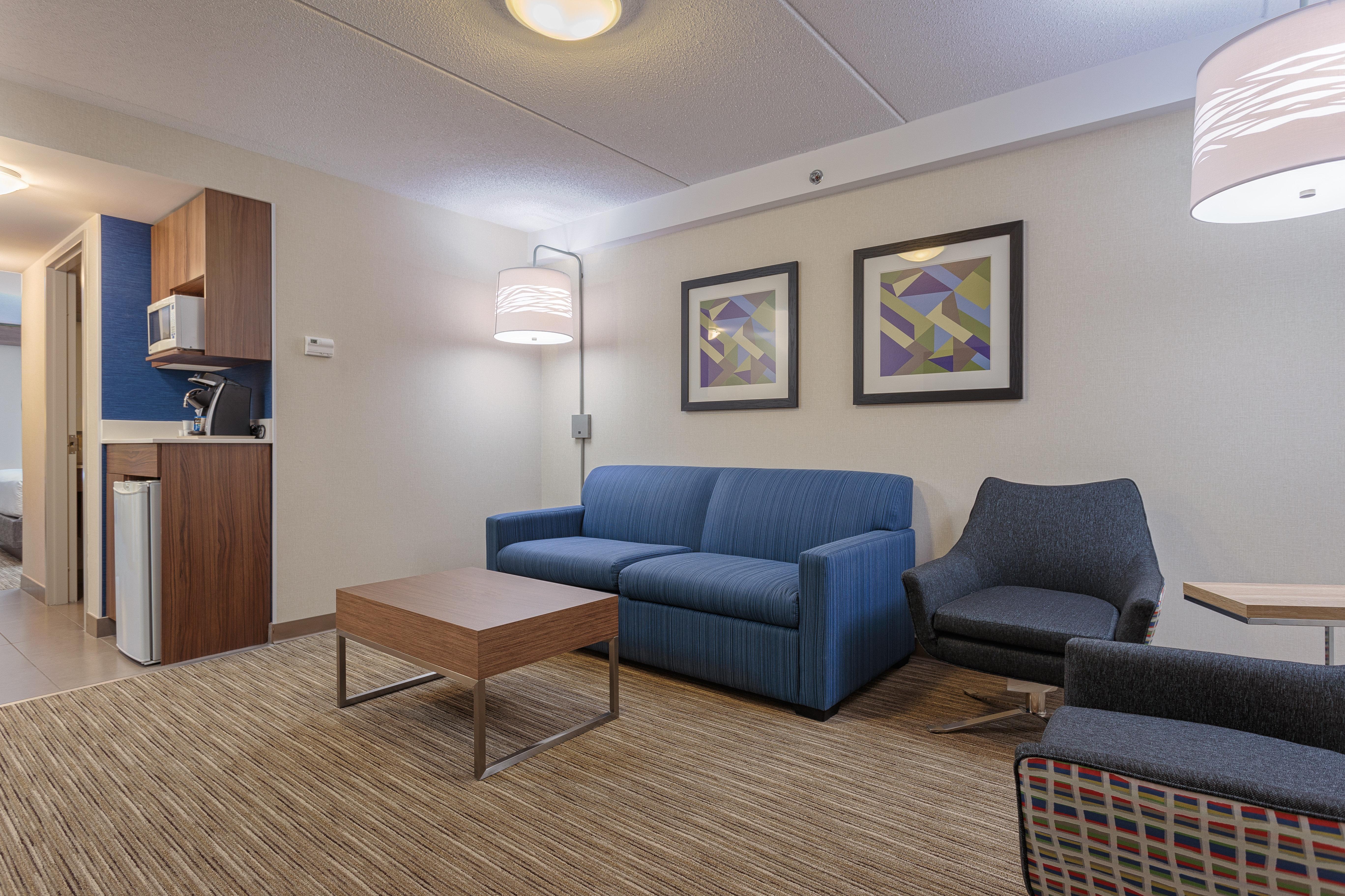 Holiday Inn Express & Suites - Belleville By Ihg Eksteriør bilde