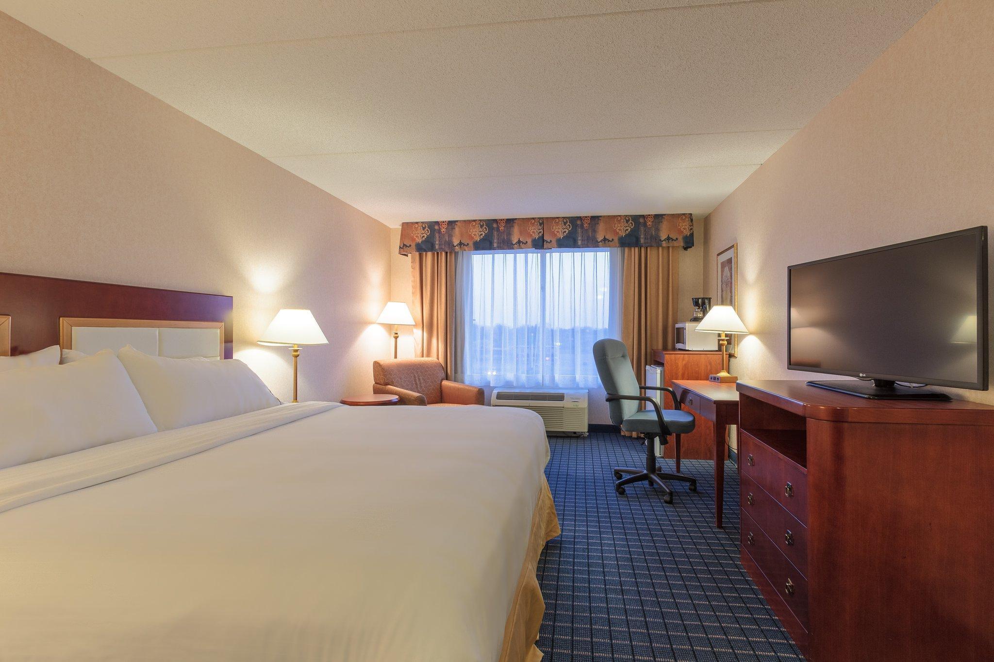 Holiday Inn Express & Suites - Belleville By Ihg Eksteriør bilde