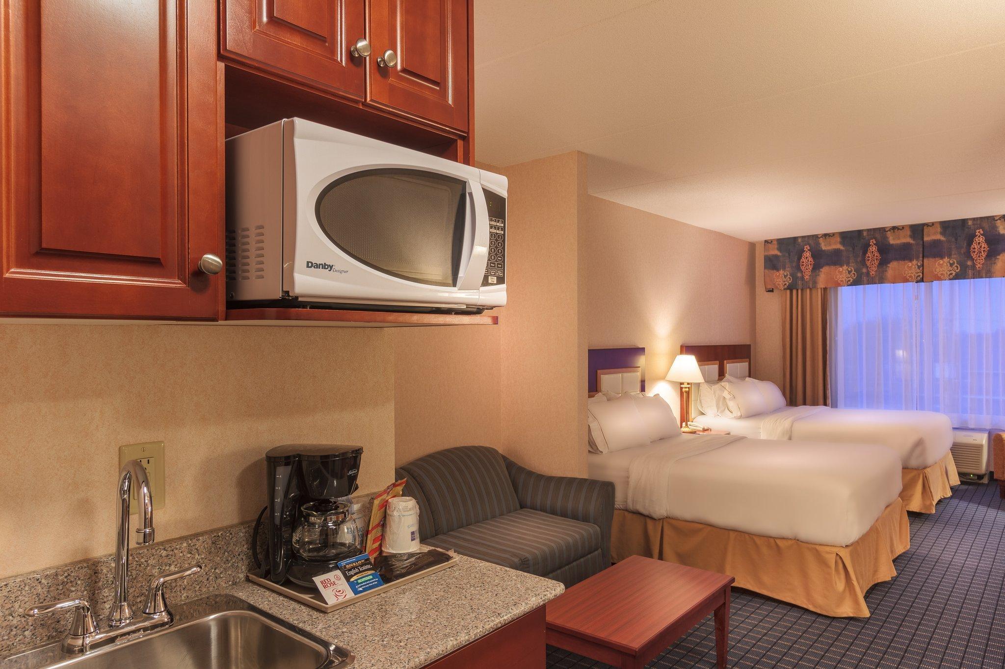Holiday Inn Express & Suites - Belleville By Ihg Eksteriør bilde
