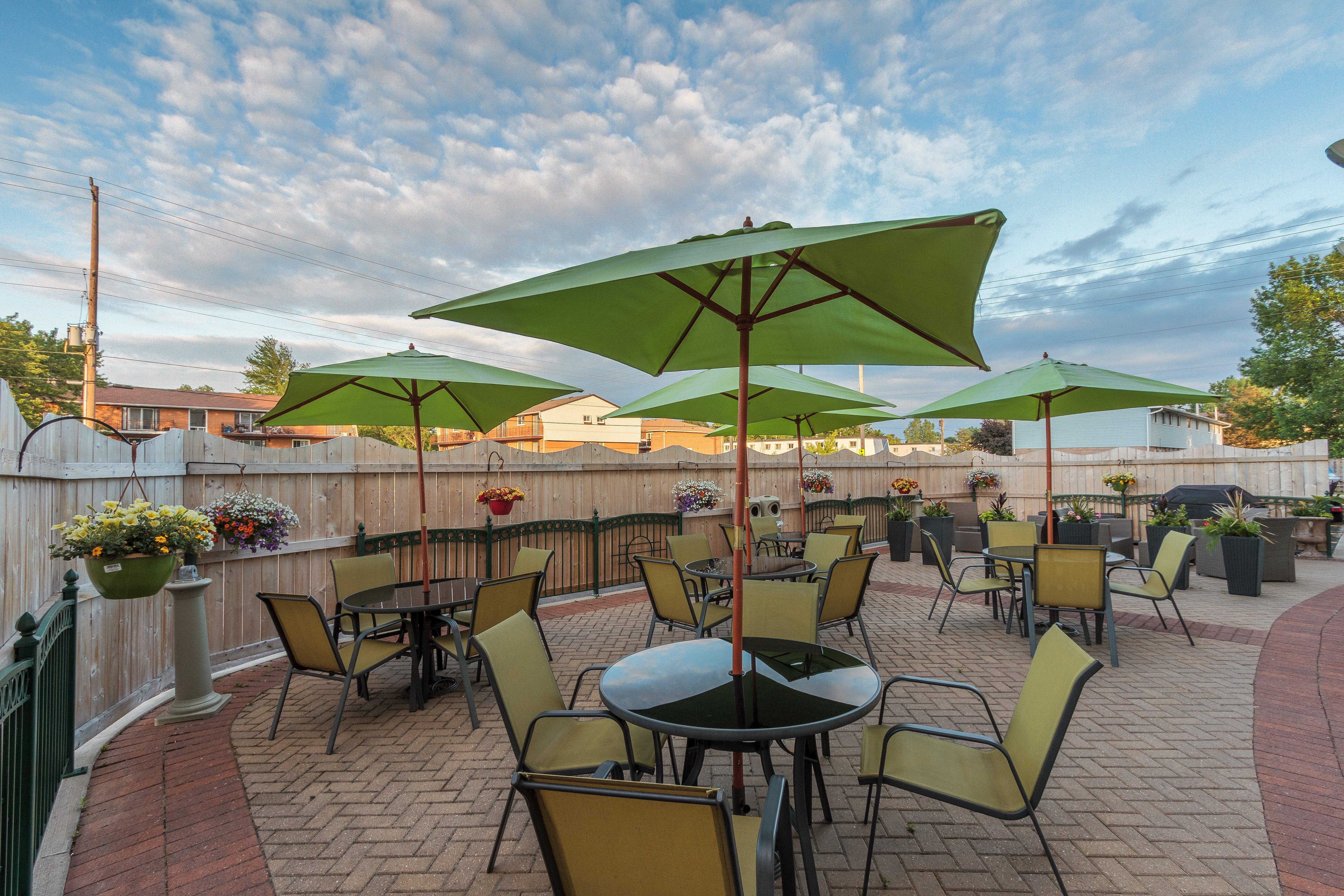 Holiday Inn Express & Suites - Belleville By Ihg Eksteriør bilde