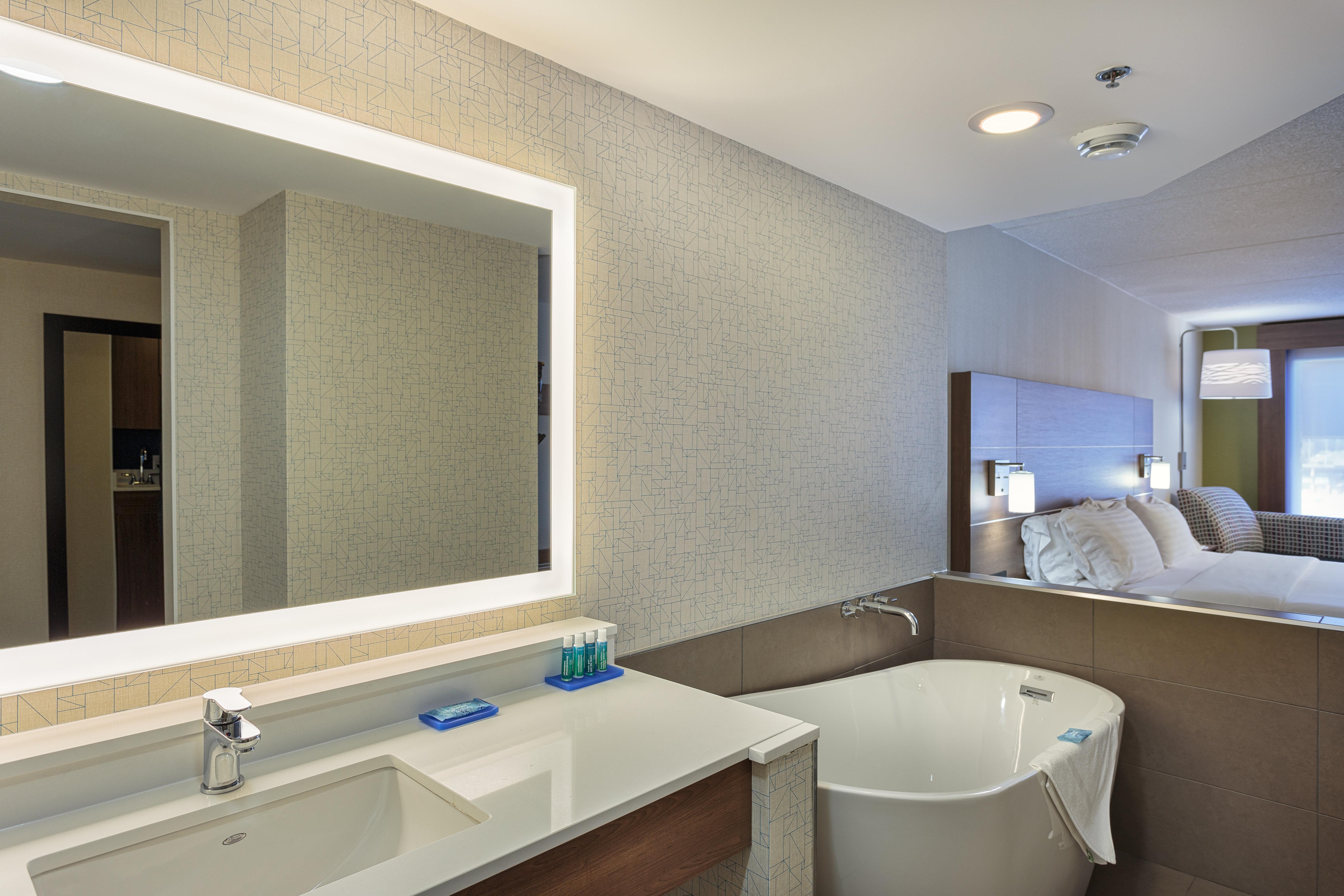 Holiday Inn Express & Suites - Belleville By Ihg Eksteriør bilde