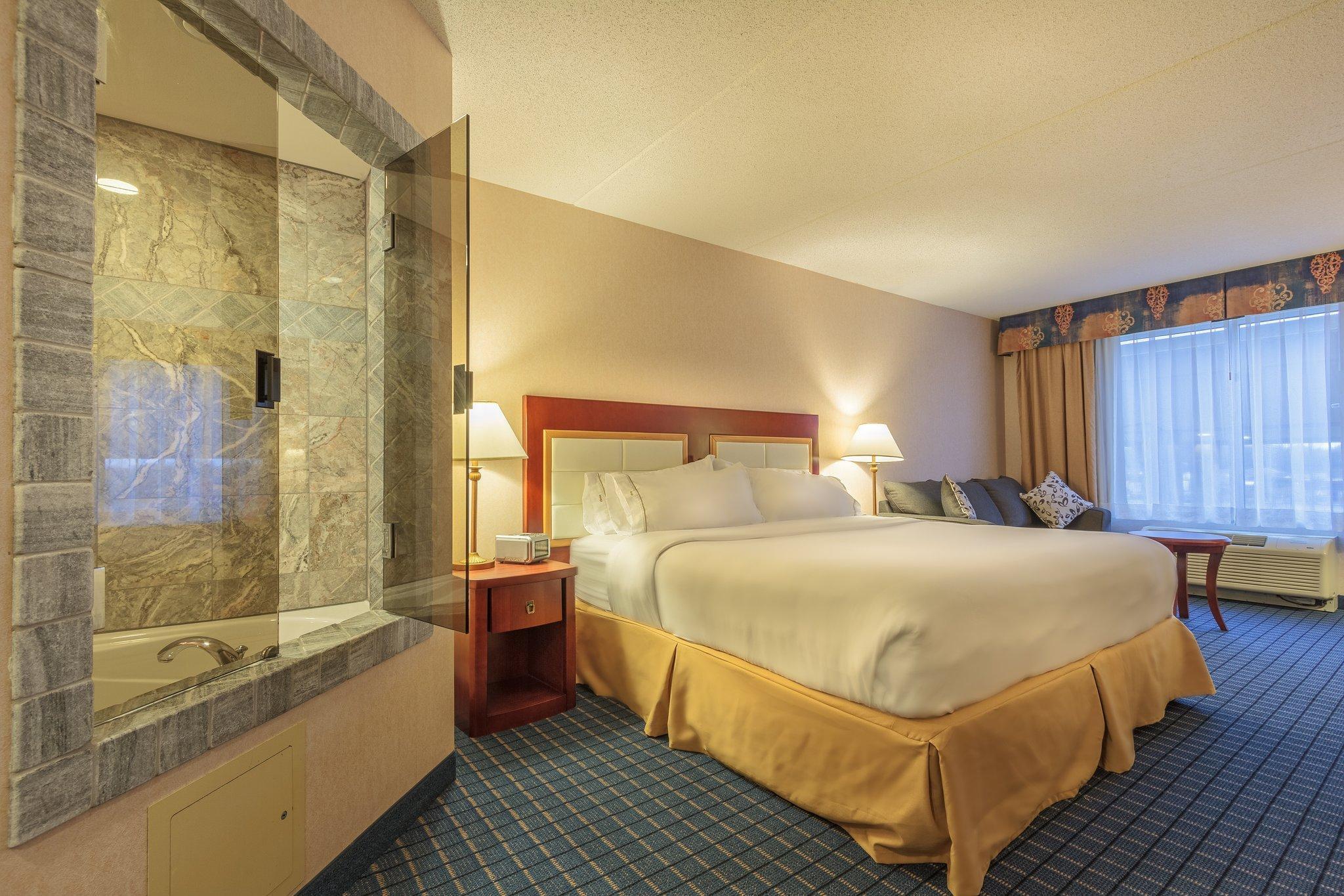 Holiday Inn Express & Suites - Belleville By Ihg Eksteriør bilde