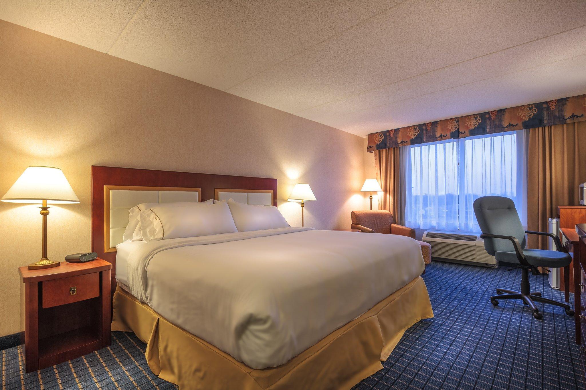 Holiday Inn Express & Suites - Belleville By Ihg Eksteriør bilde