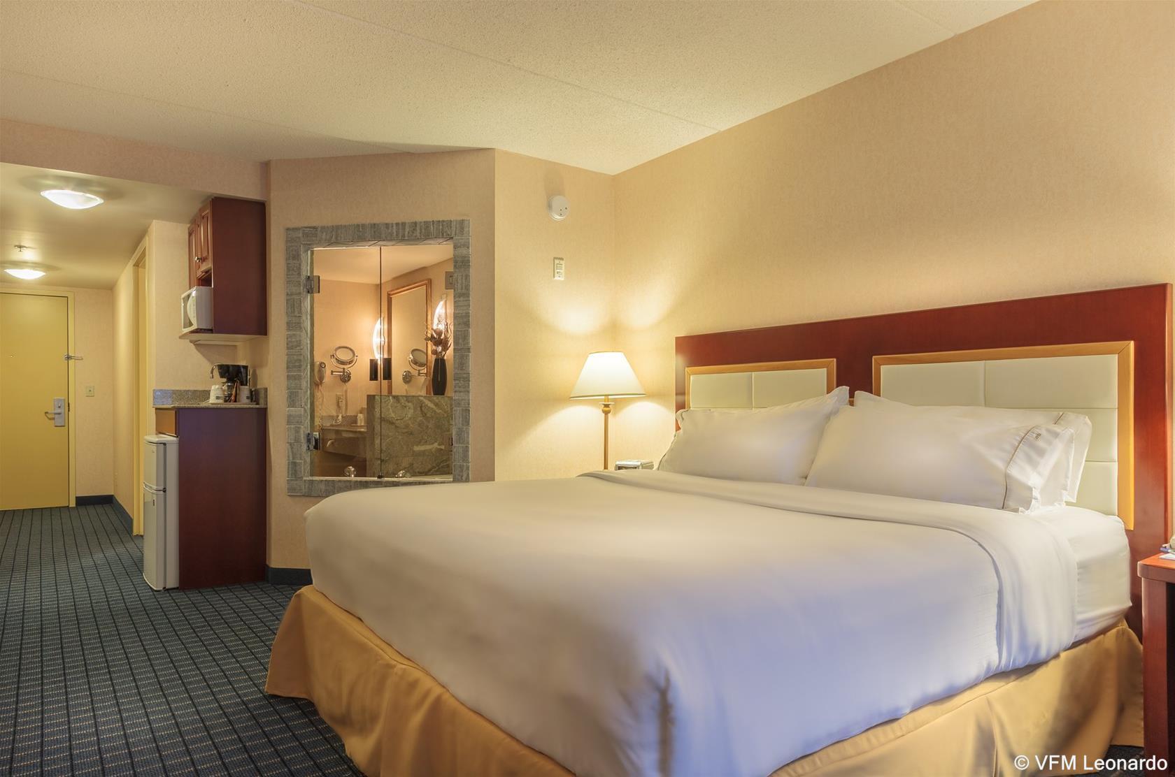Holiday Inn Express & Suites - Belleville By Ihg Eksteriør bilde