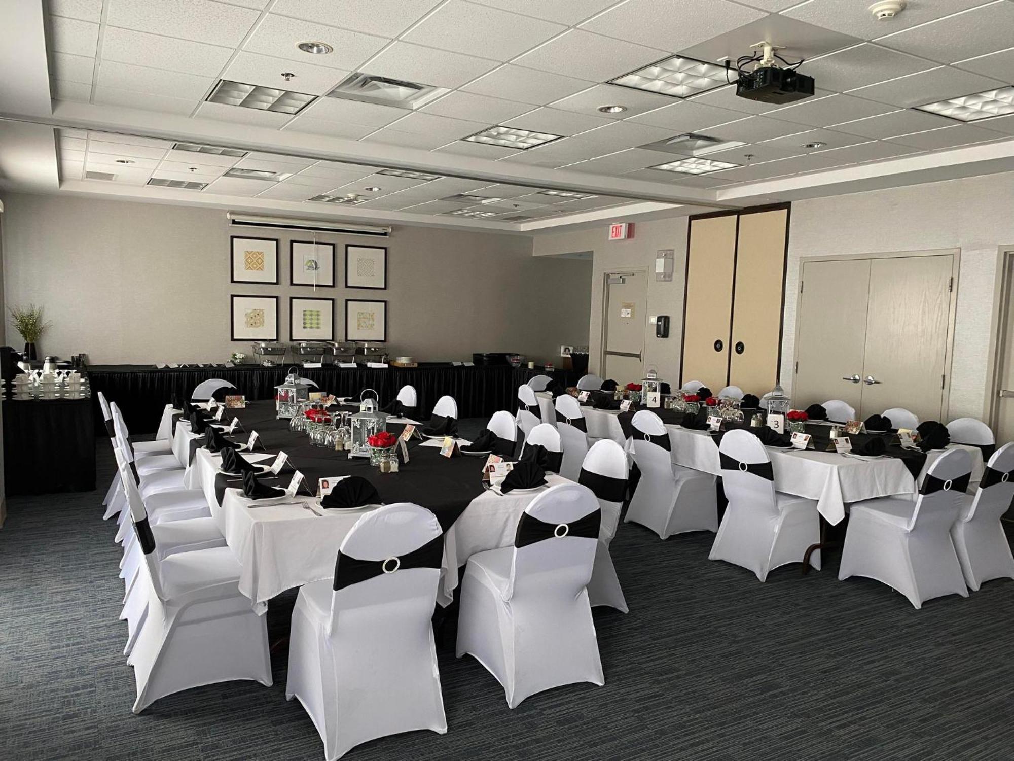 Holiday Inn Express & Suites - Belleville By Ihg Eksteriør bilde