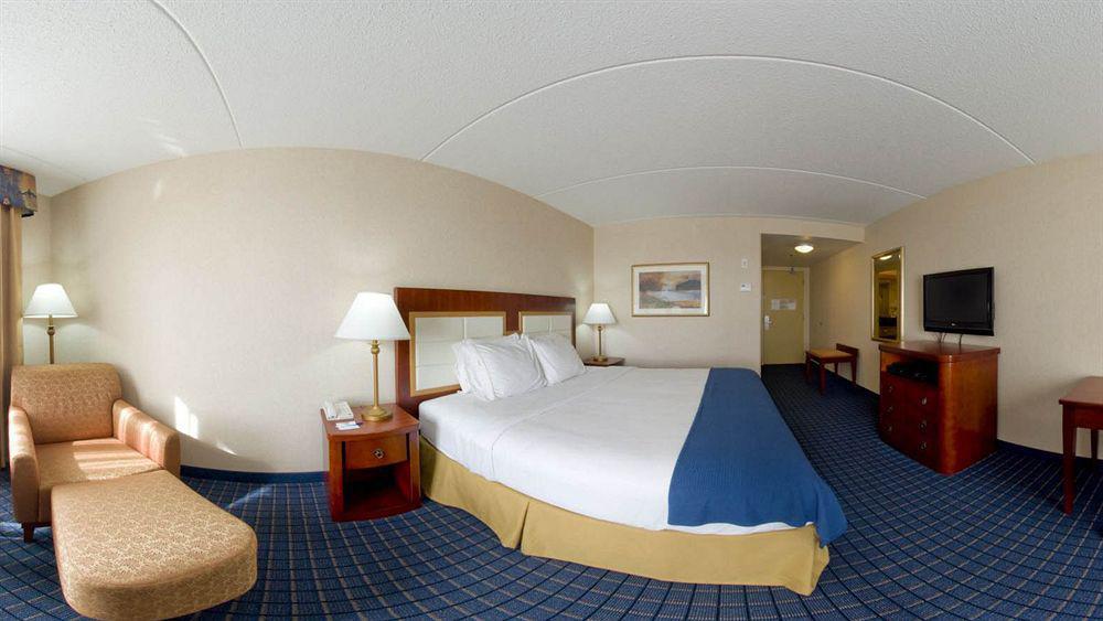 Holiday Inn Express & Suites - Belleville By Ihg Eksteriør bilde